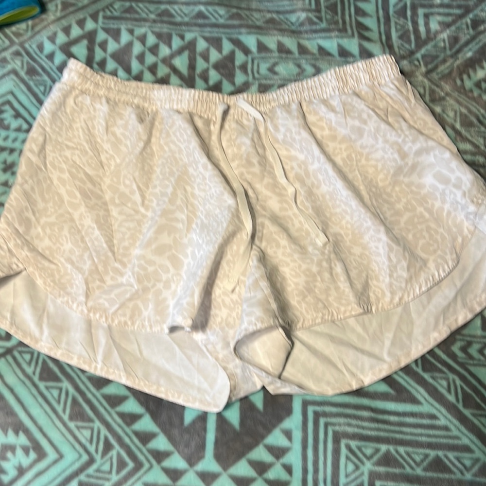 NWT Old Navy Active Women’s Shorts